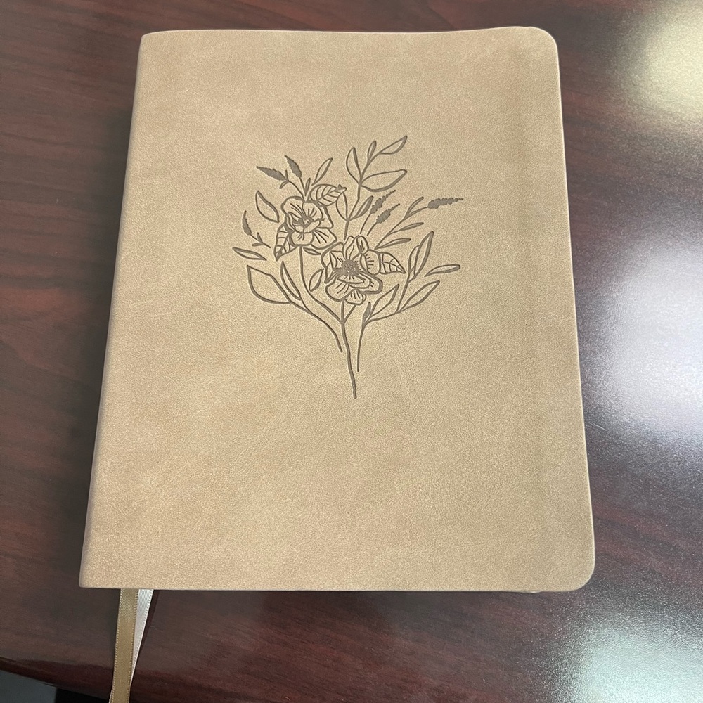 NLT Hosanna Revival Marlo theme Bible
